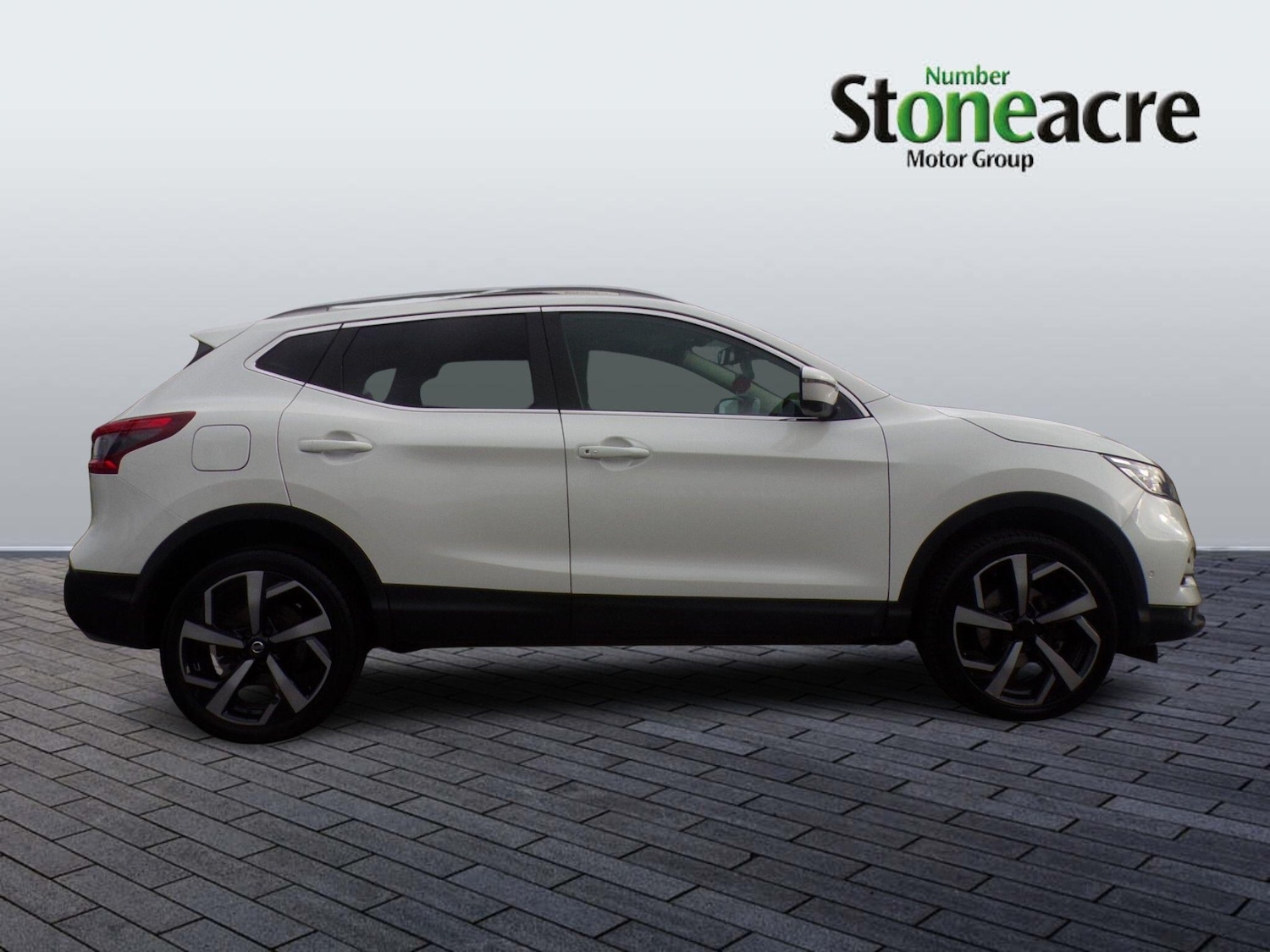 Used Nissan Qashqai 2017 for sale - 76151476: Photo 2