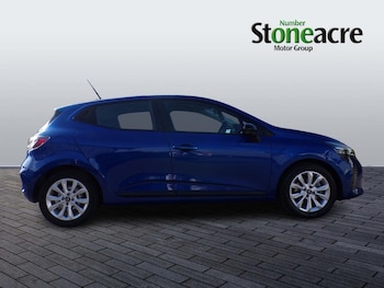 Used Renault Clio 2024 for sale - 76121933: Photo