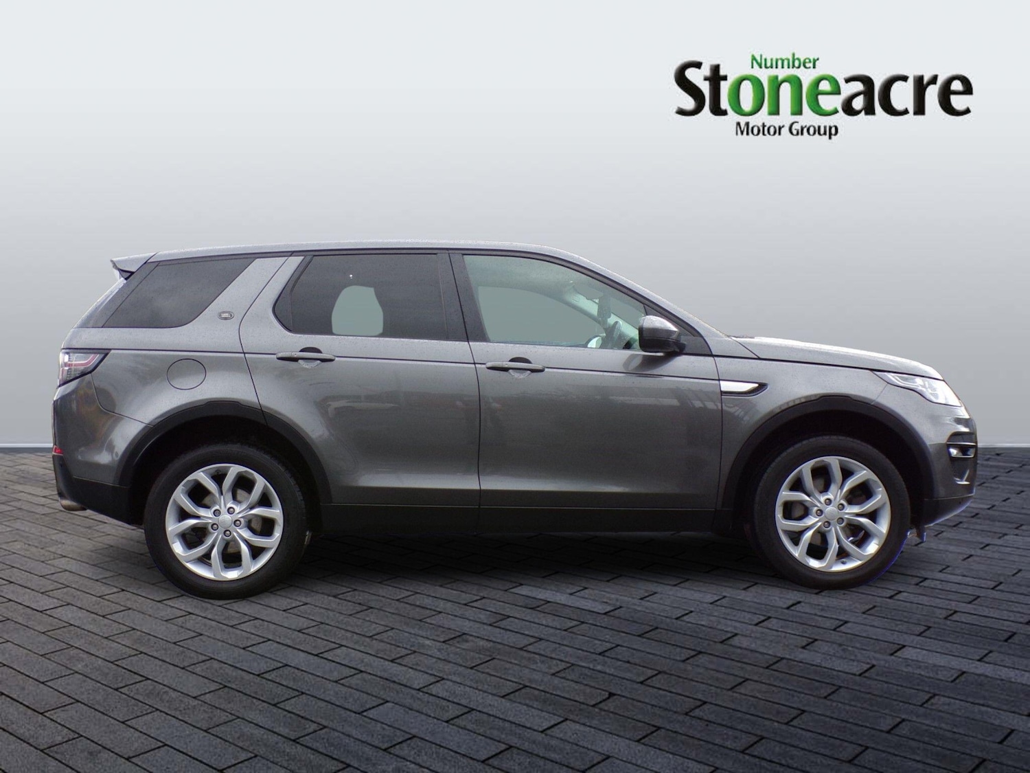 Used Land Rover Discovery Sport 2017 for sale - 76337472: Photo 2