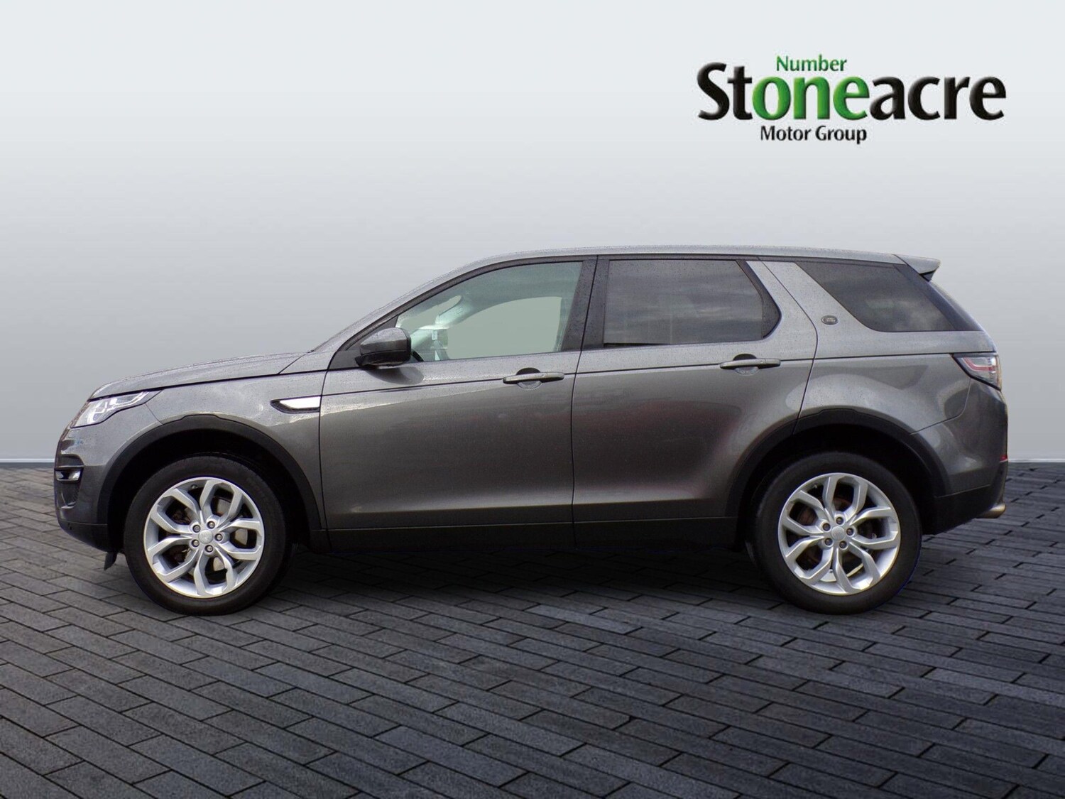 Used Land Rover Discovery Sport 2017 for sale - 76337472: Photo 6