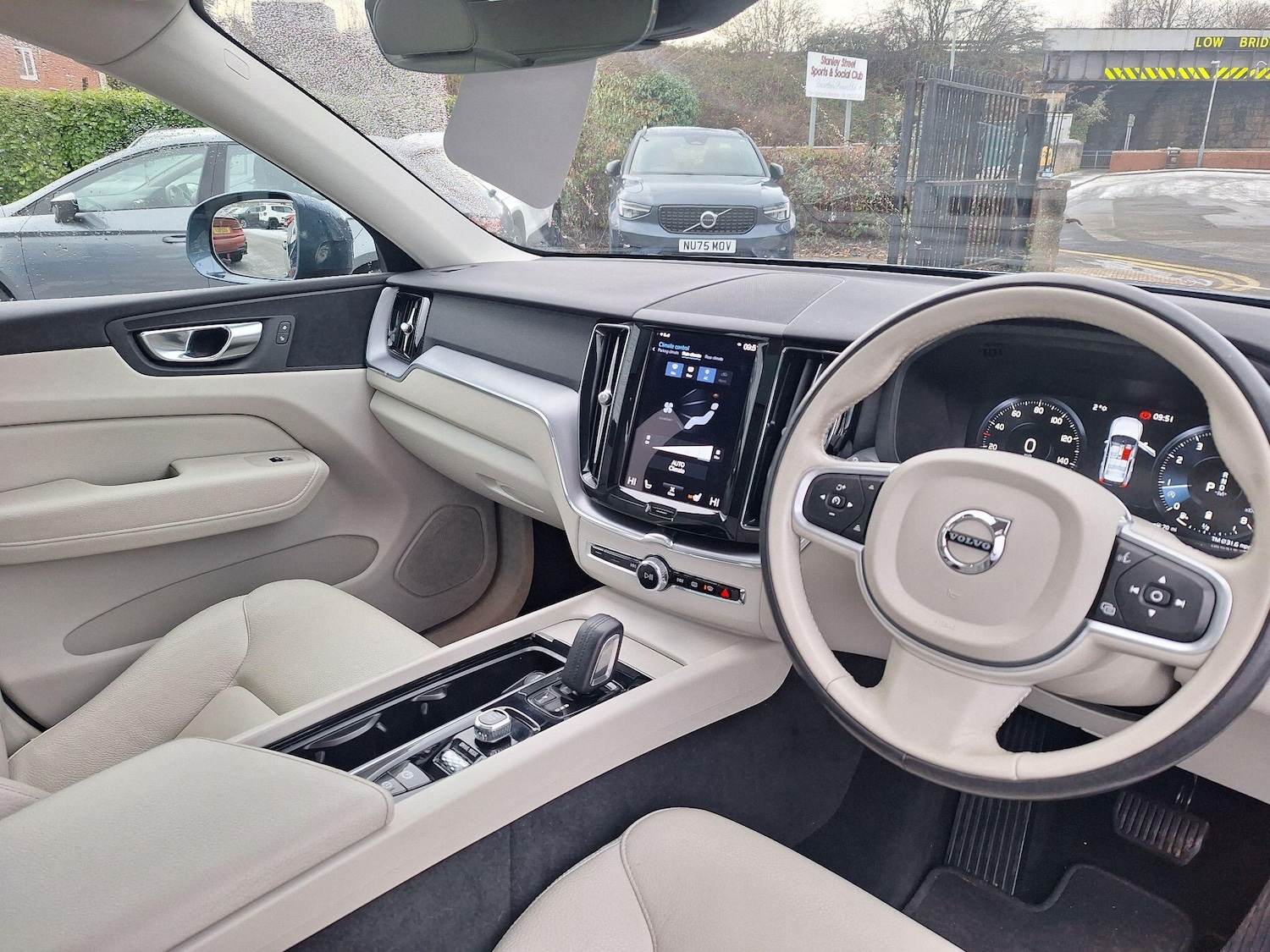 Used Volvo XC60 2021 for sale - 77119574: Photo 9