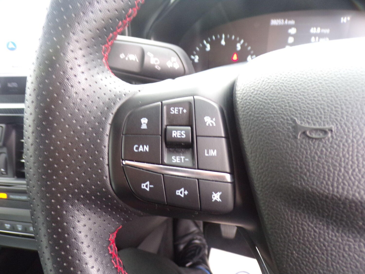 Used Ford Focus 2023 for sale - 75977245: Photo 21