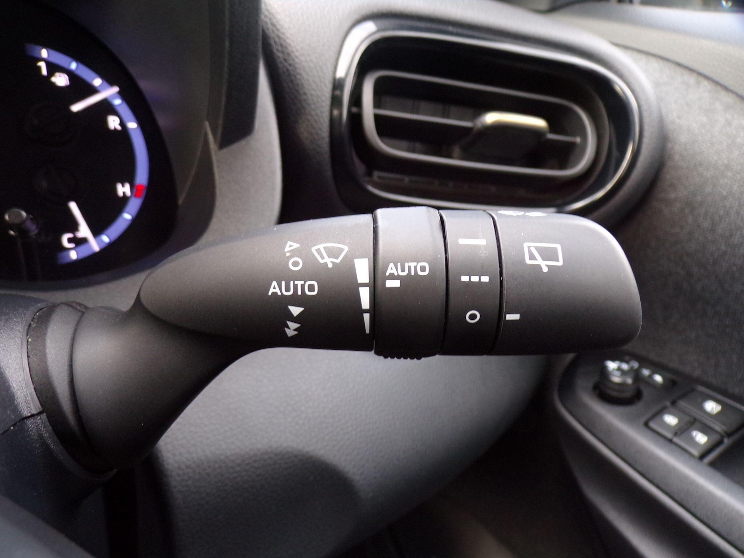 Used Toyota Yaris Cross 2022 for sale - 76633085: Photo 20