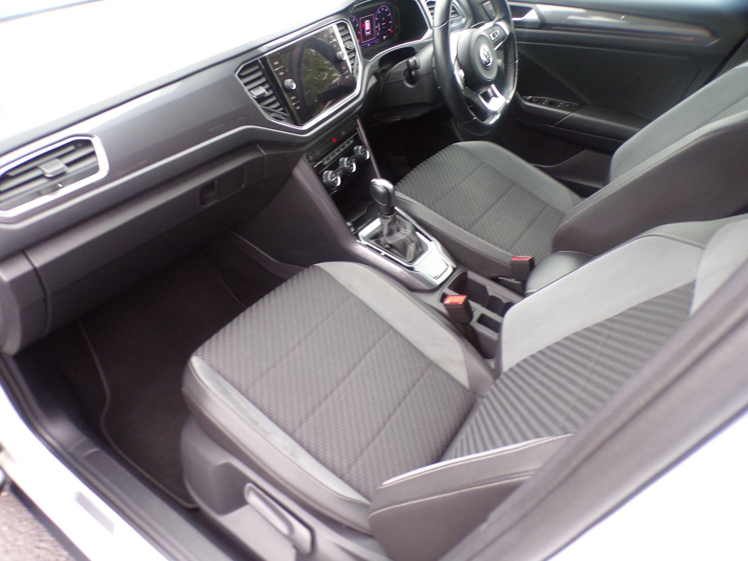 Used Volkswagen T-Roc 2019 for sale - 76138713: Photo 14