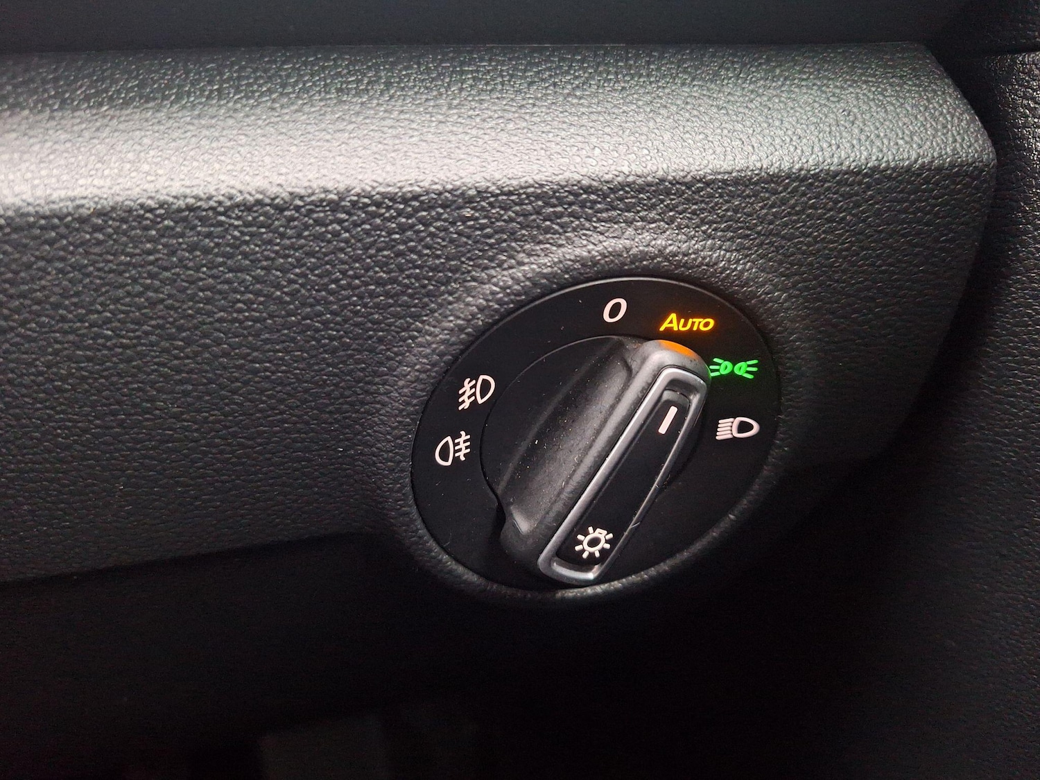 Used Volkswagen T-Roc 2018 for sale - 77016320: Photo 14