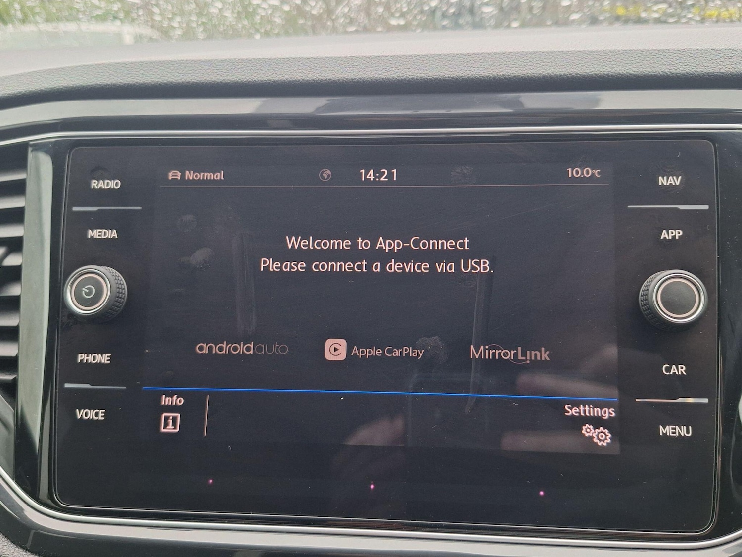 Used Volkswagen T-Roc 2018 for sale - 77016320: Photo 25