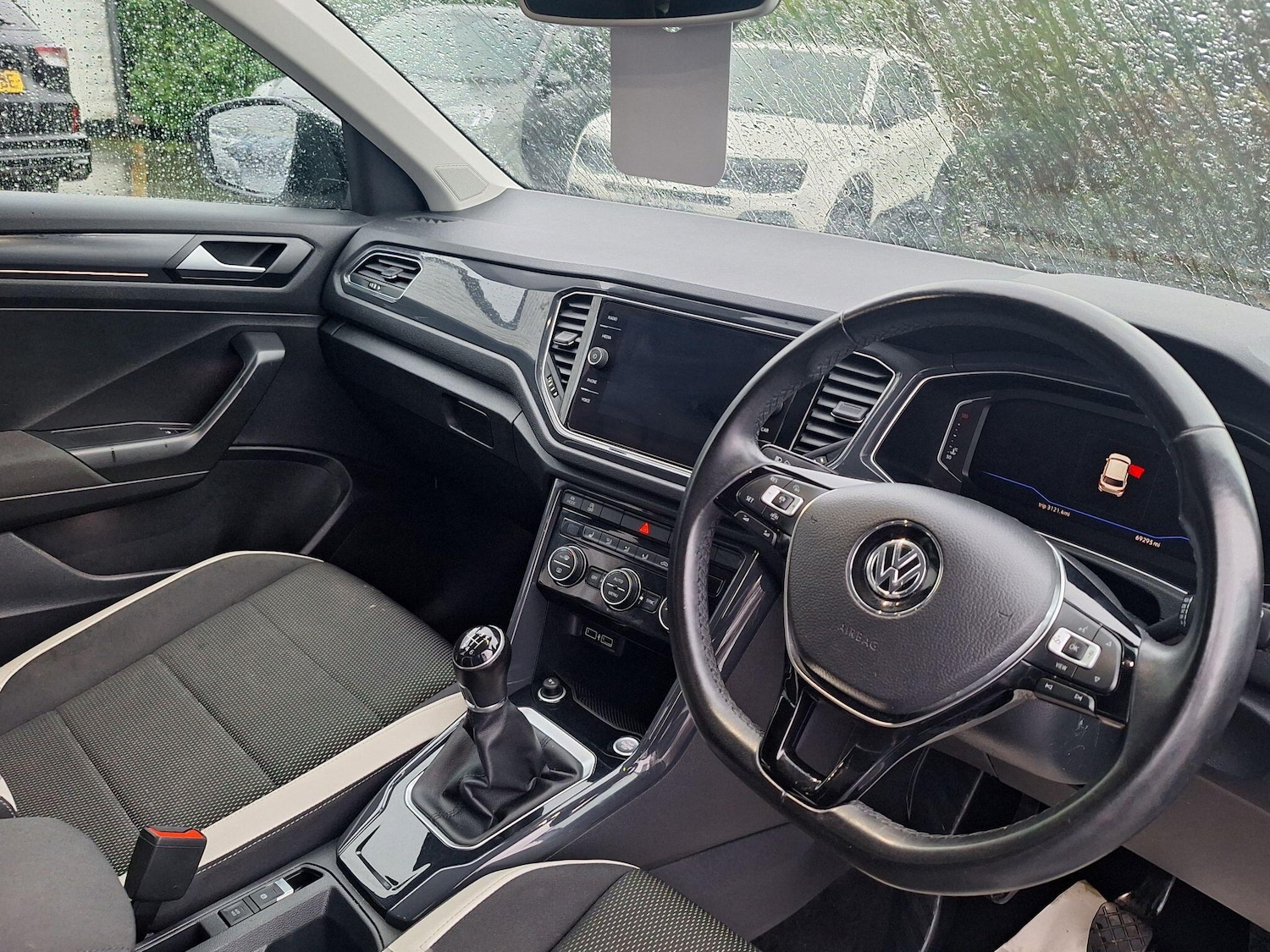Used Volkswagen T-Roc 2018 for sale - 77016320: Photo 9