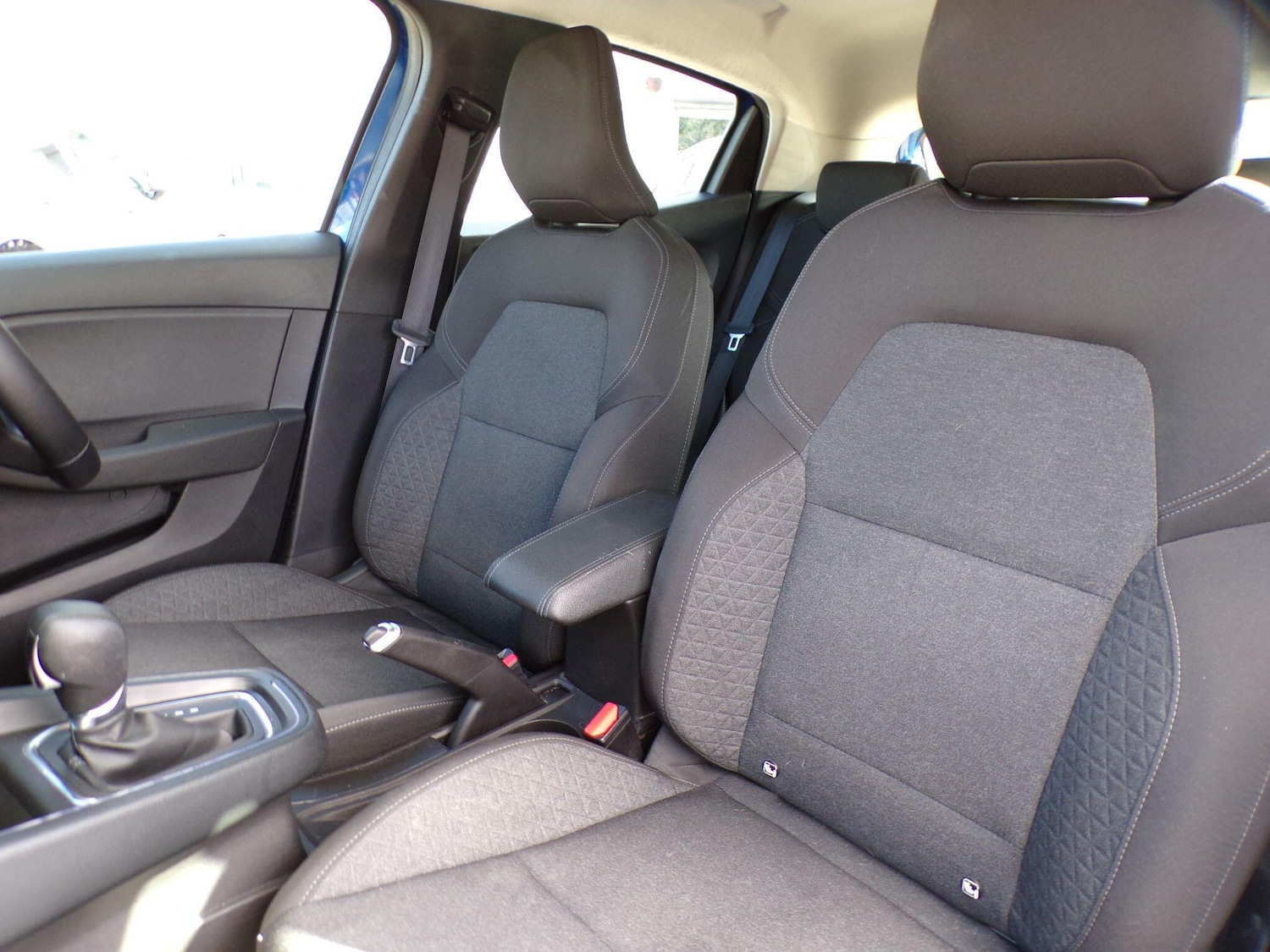 Used Renault Clio 2023 for sale - 76085010: Photo 12