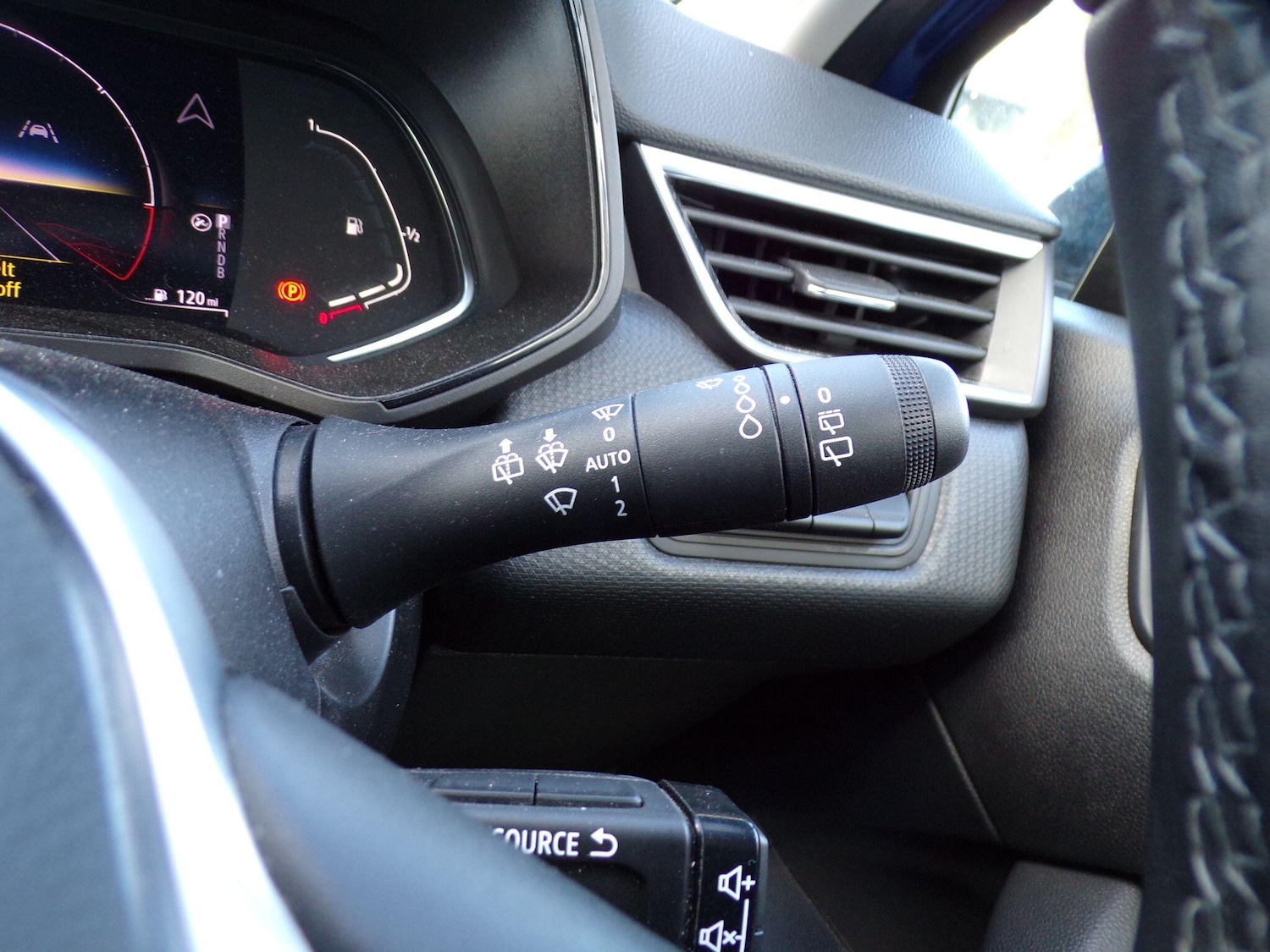 Used Renault Clio 2023 for sale - 76085010: Photo 18