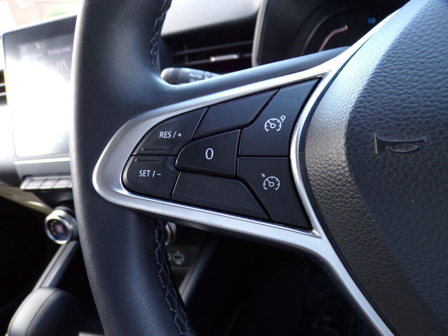 Used Renault Clio 2023 for sale - 76085010: Photo 21