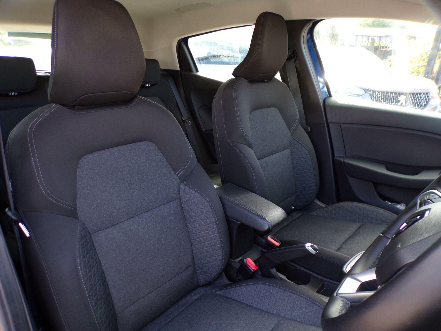Used Renault Clio 2023 for sale - 76085010: Photo 9