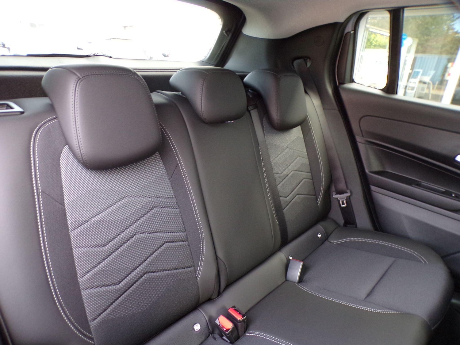Used Jeep Avenger 2025 for sale - 76072063: Photo 11