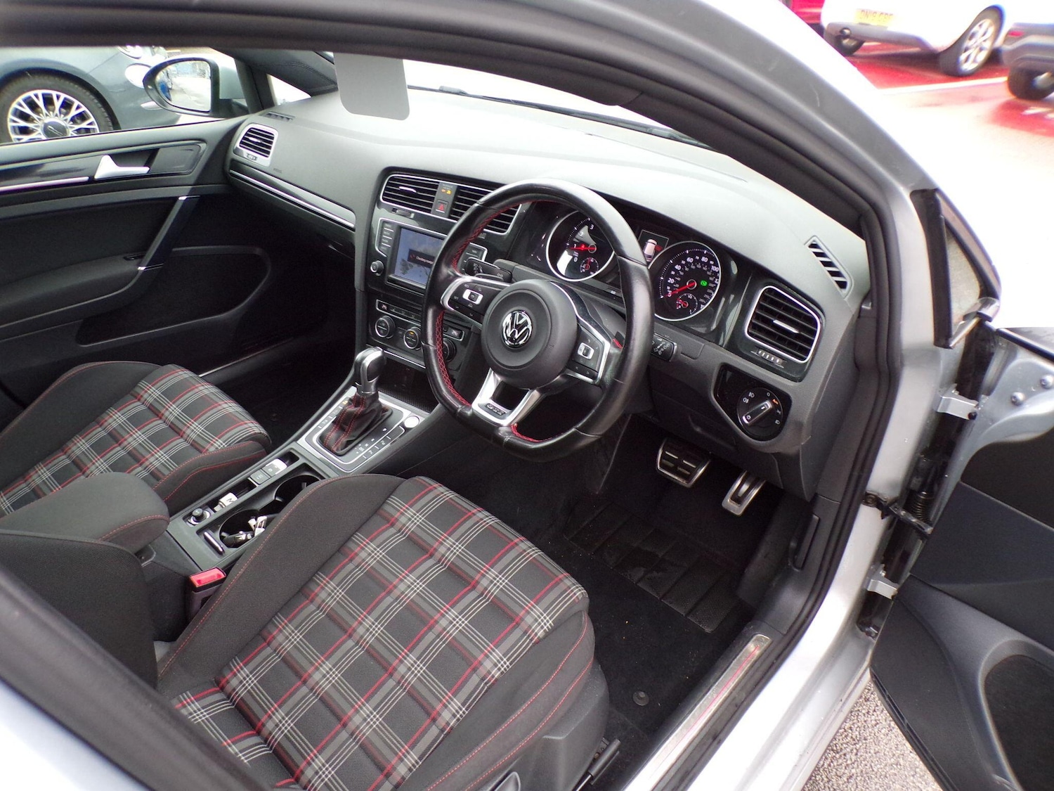 Used Volkswagen Golf 2017 for sale - 76667469: Photo 11