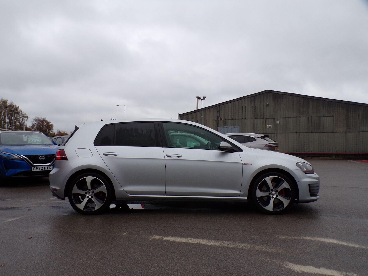 Used Volkswagen Golf 2017 for sale - 76667469: Photo 2