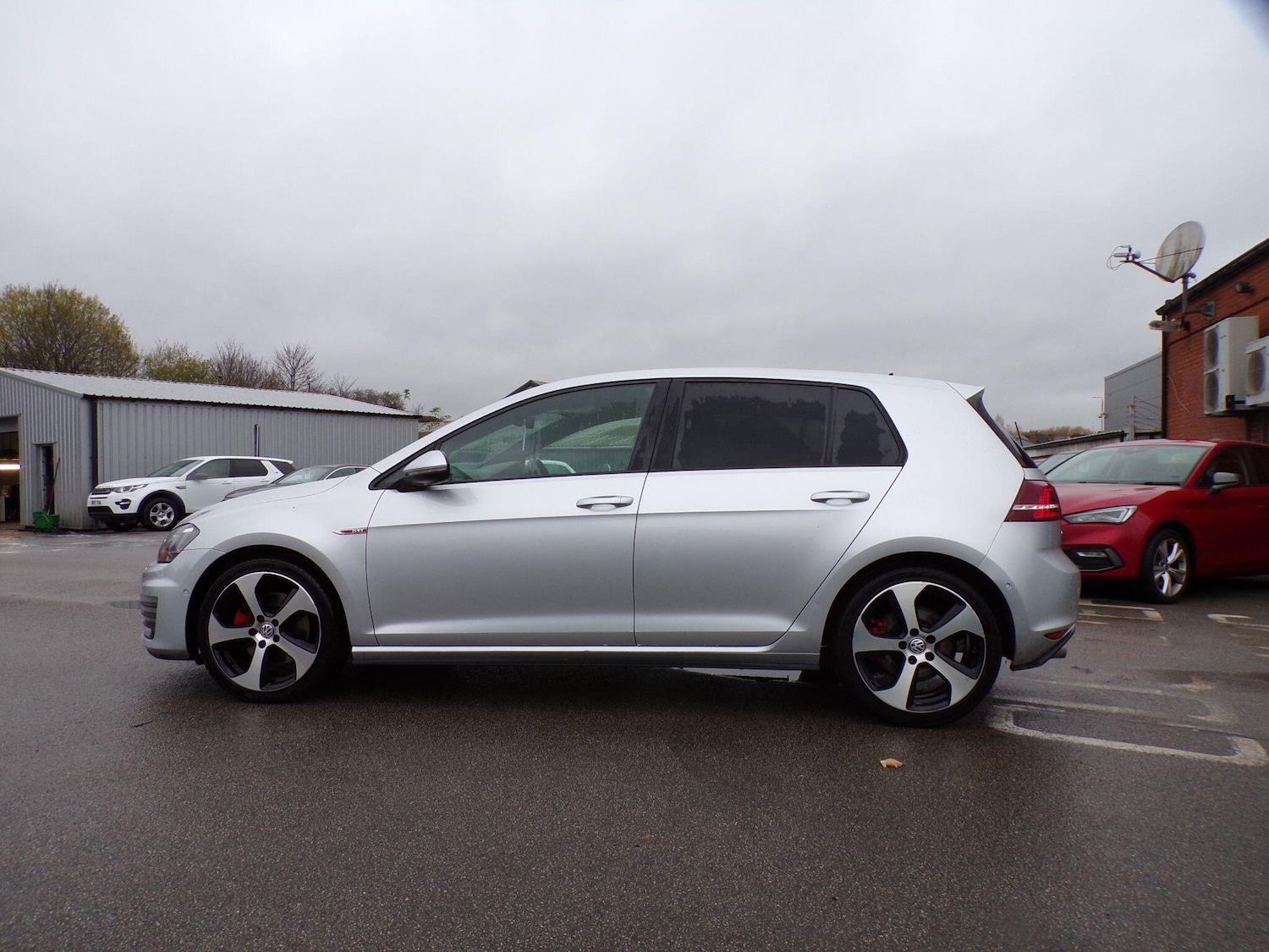 Used Volkswagen Golf 2017 for sale - 76667469: Photo 6