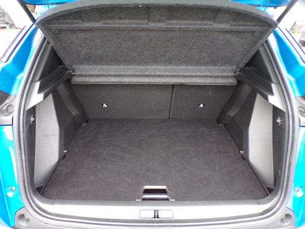 Used Peugeot E-2008 2023 for sale - 76270496: Photo 10