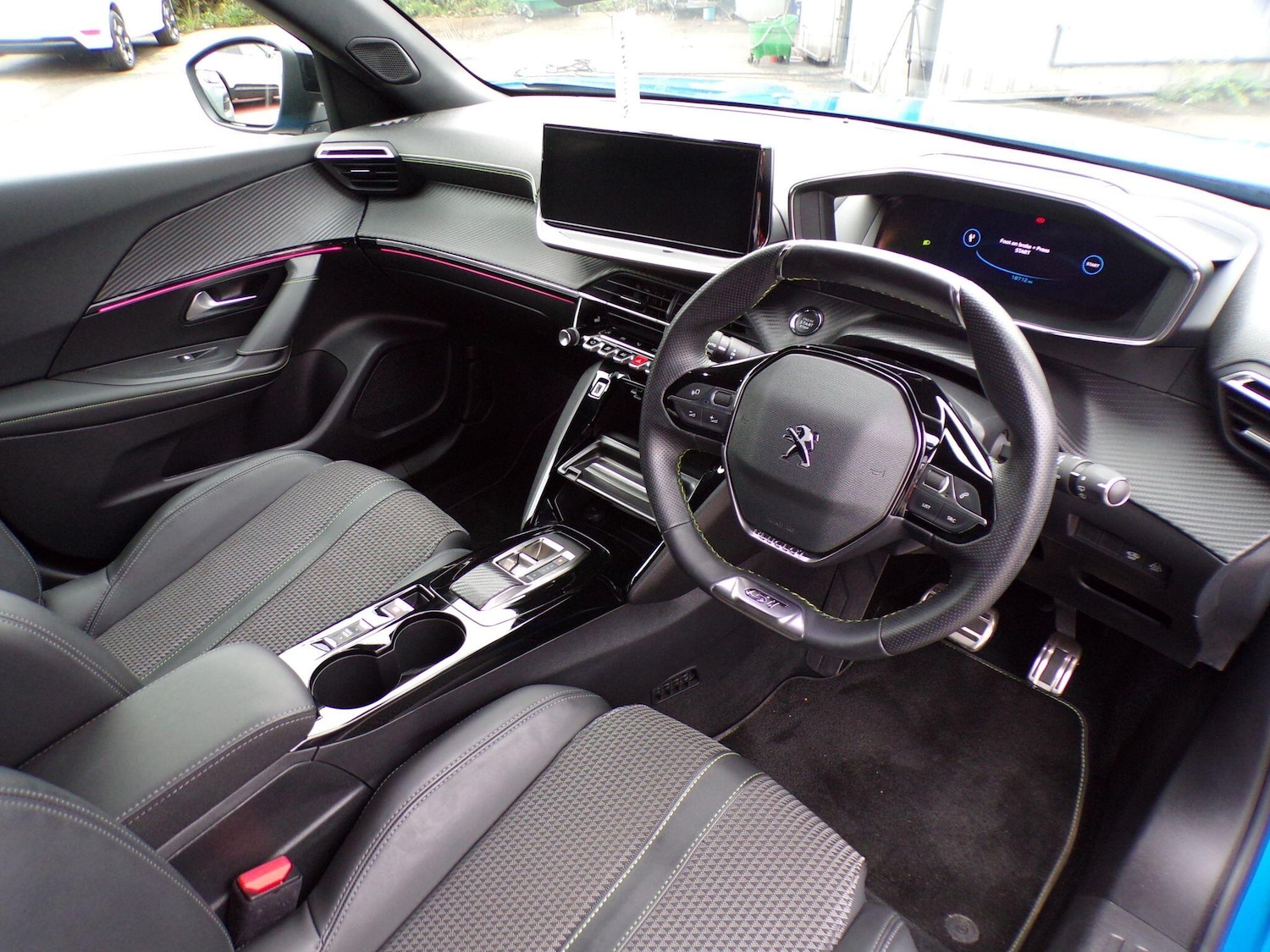 Used Peugeot E-2008 2023 for sale - 76270496: Photo 11