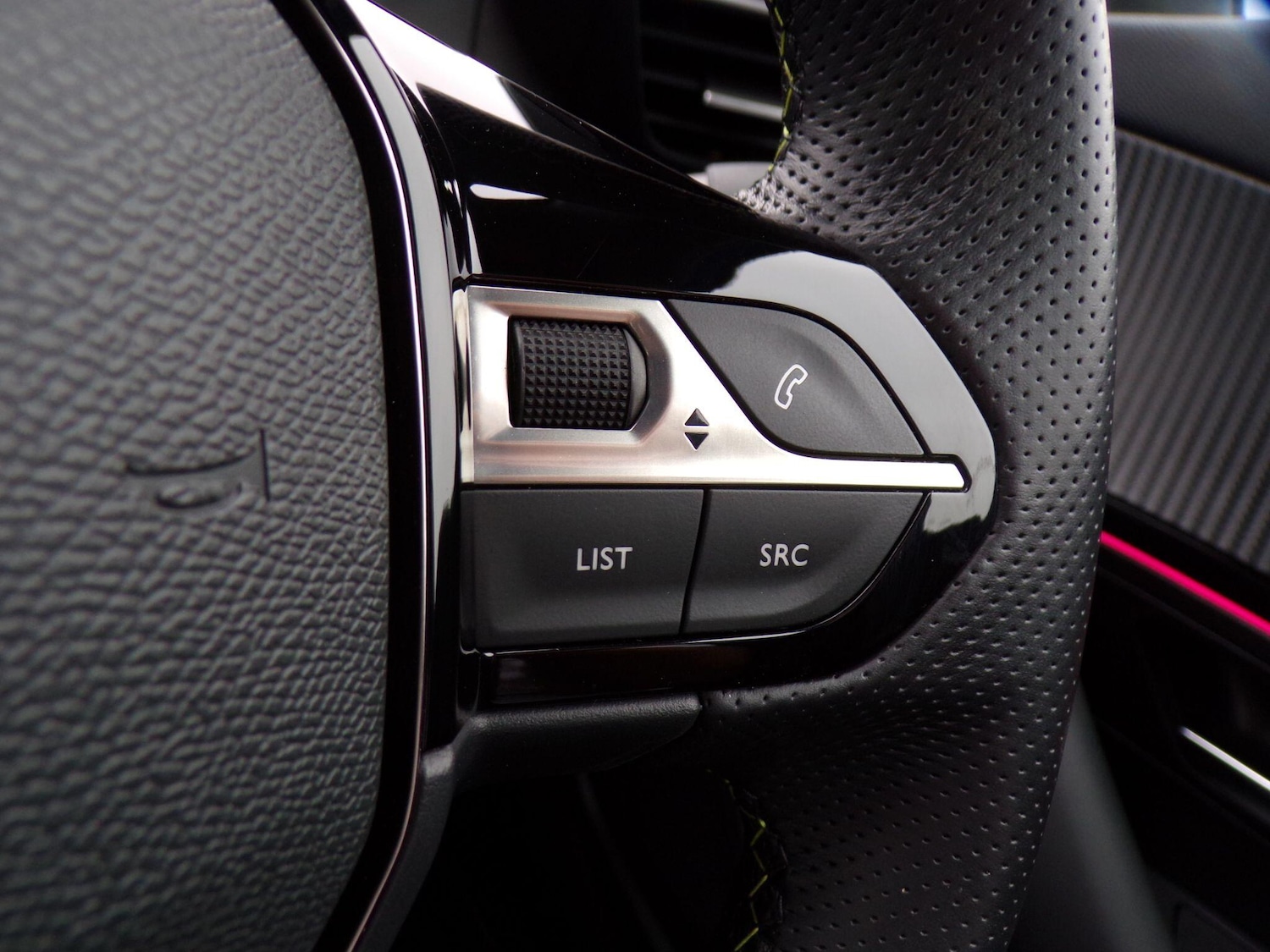 Used Peugeot E-2008 2023 for sale - 76270496: Photo 21