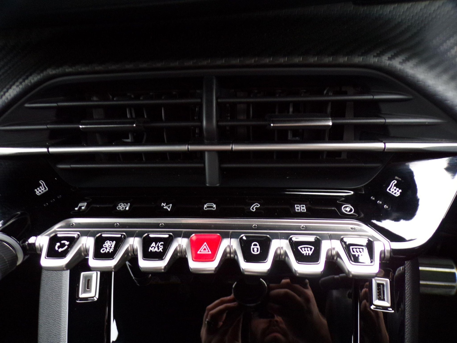 Used Peugeot E-2008 2023 for sale - 76270496: Photo 23