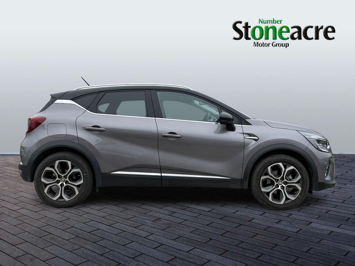 Used Renault Captur for sale - 77823685: Photo 2