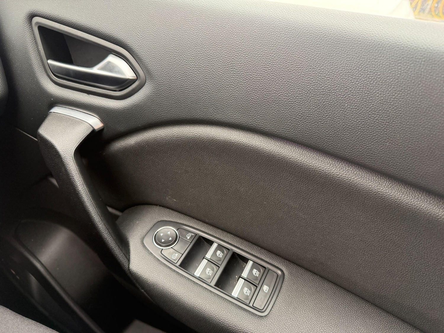 Used Renault Captur for sale - 77823685: Photo 27