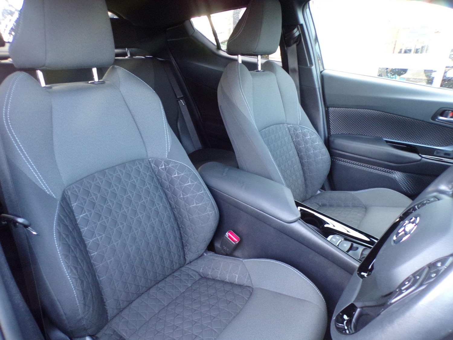 Used Toyota C-HR for sale - 76993156: Photo 10