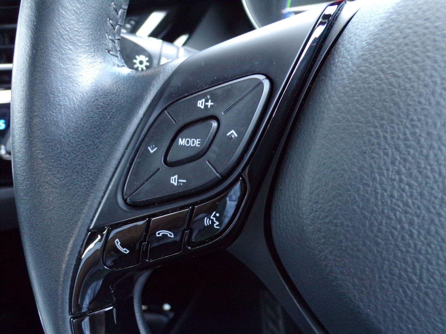 Used Toyota C-HR for sale - 76993156: Photo 24