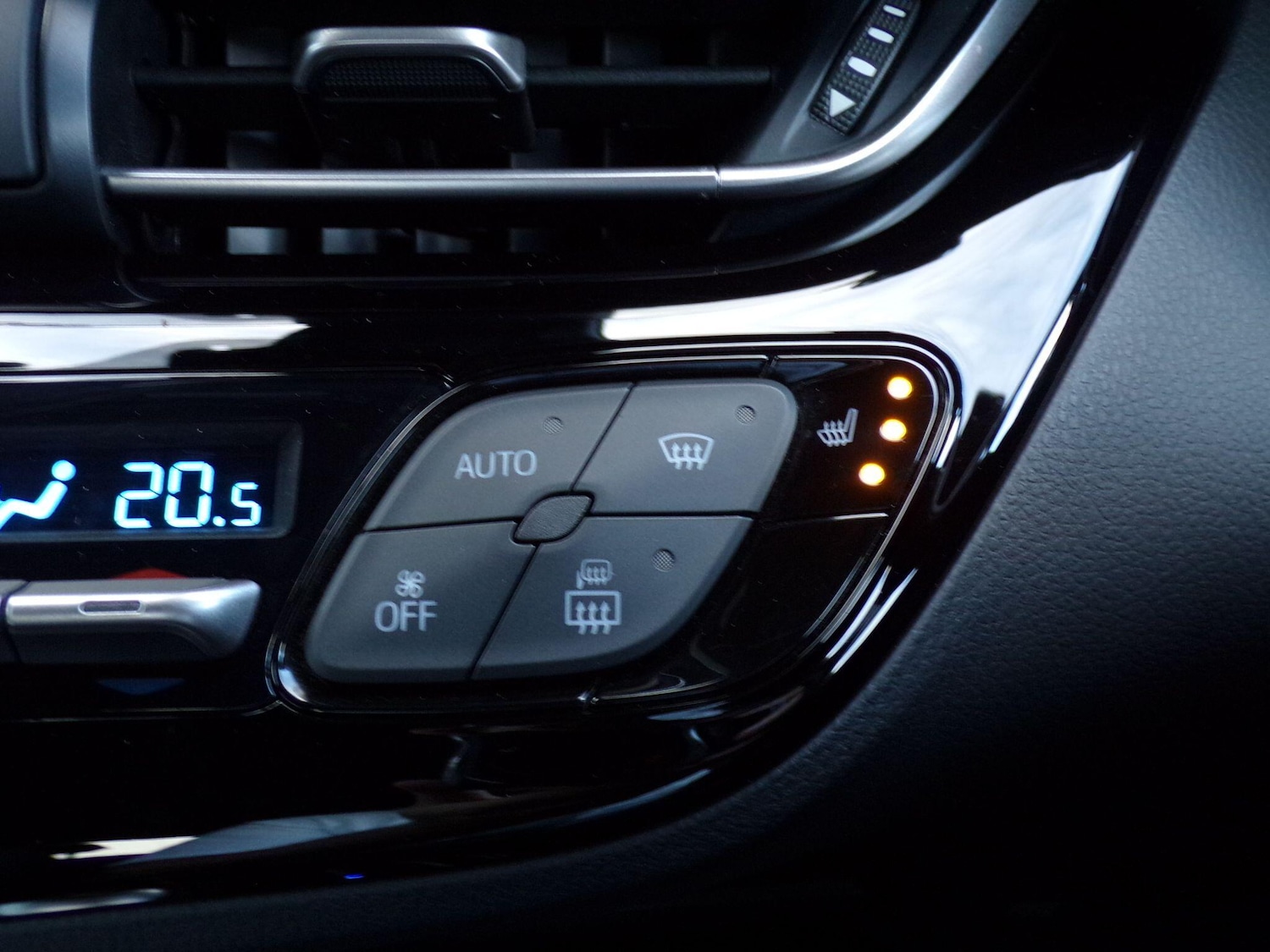 Used Toyota C-HR for sale - 76993156: Photo 27