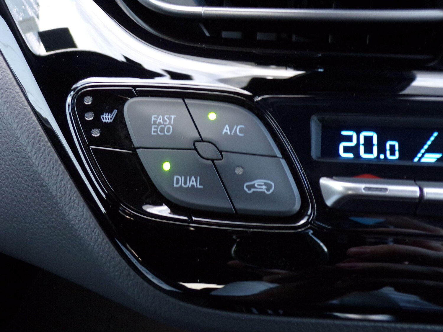 Used Toyota C-HR for sale - 76584927: Photo 28