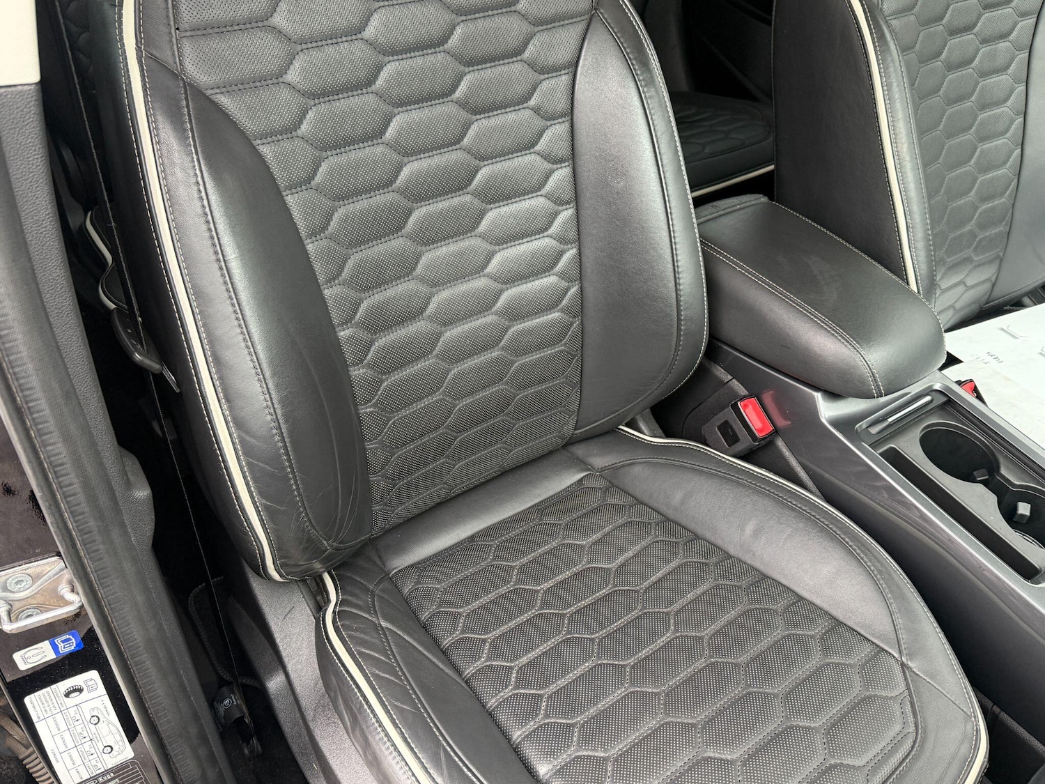 Used Ford Kuga 2017 for sale - 77549946: Photo 32