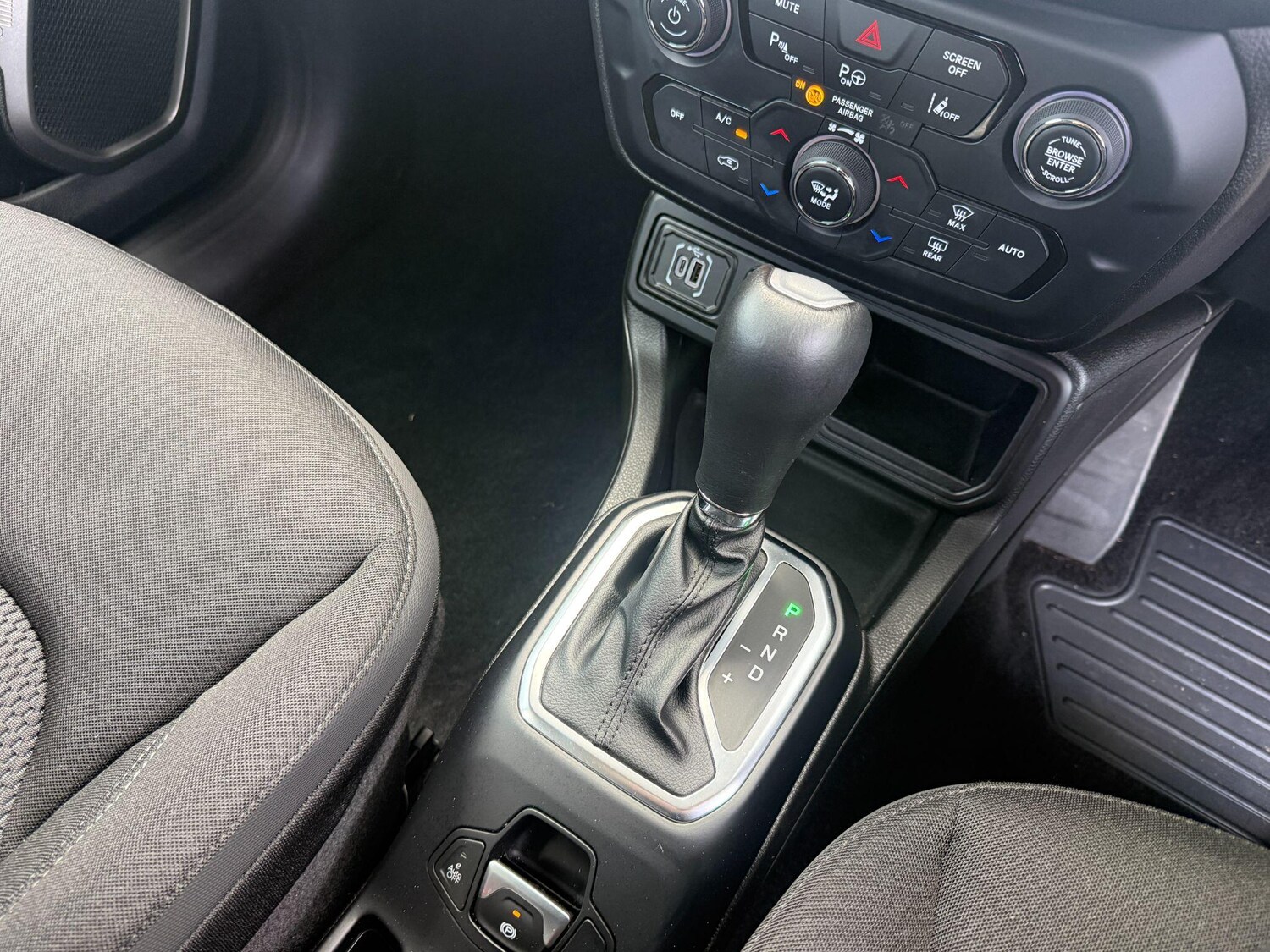 Used Jeep Renegade 2024 for sale - 77738061: Photo 13