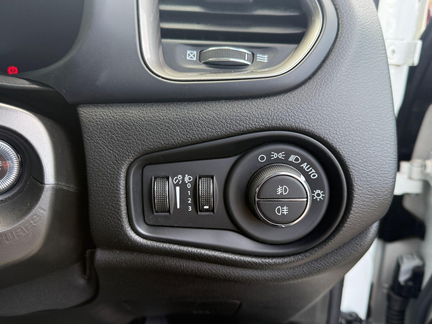 Used Jeep Renegade 2024 for sale - 77738061: Photo 17