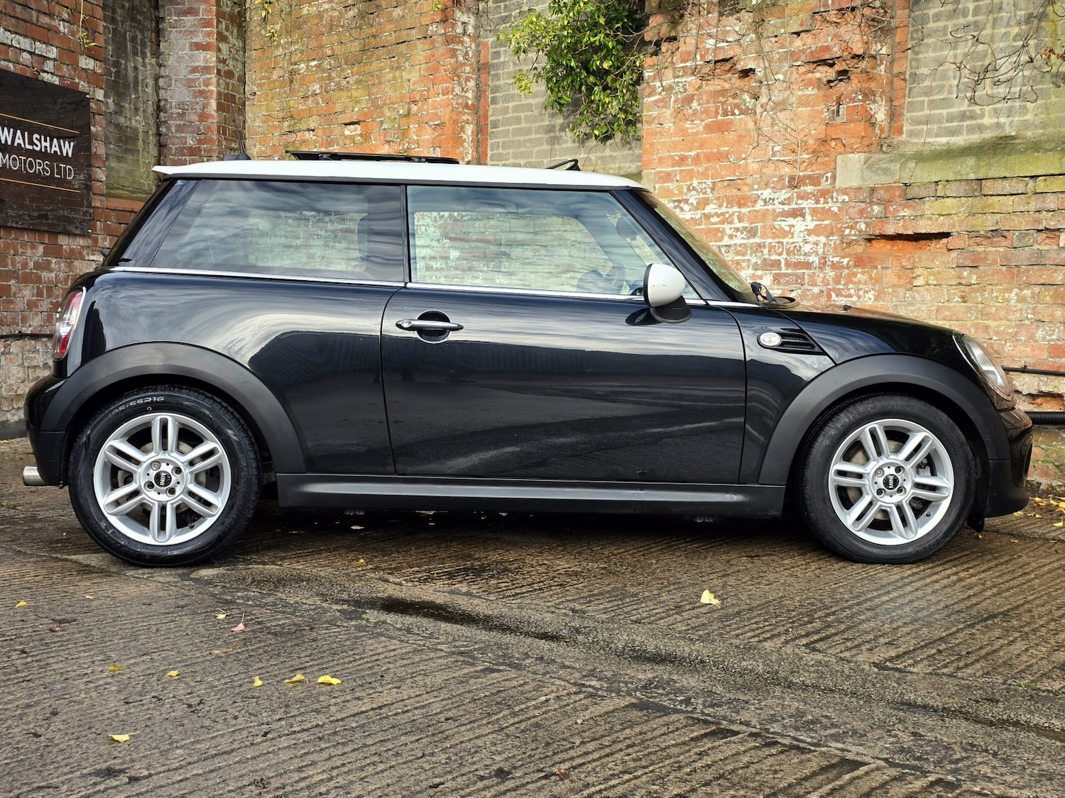 Used MINI Hatch 2011 for sale - 76837074: Photo 4