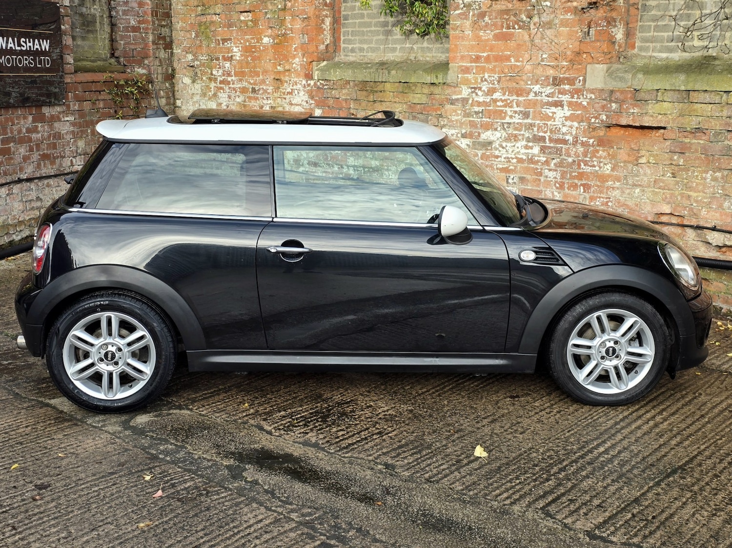 Used MINI Hatch 2011 for sale - 76837074: Photo 5