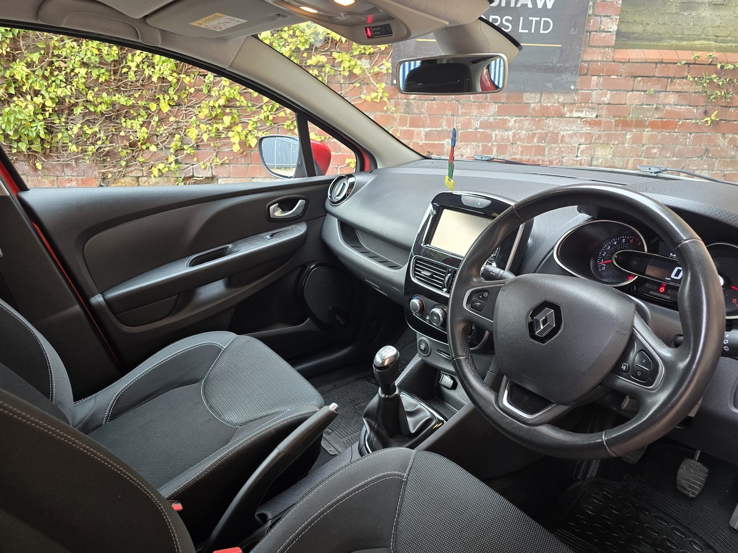 Used Renault Clio 2018 for sale - 76918437: Photo 14