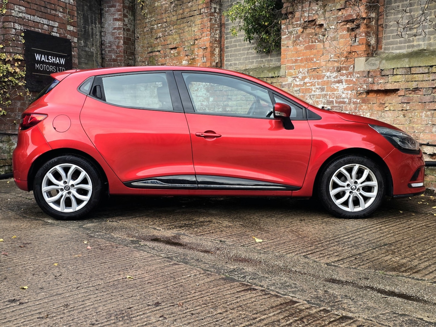 Used Renault Clio 2018 for sale - 76918437: Photo 4