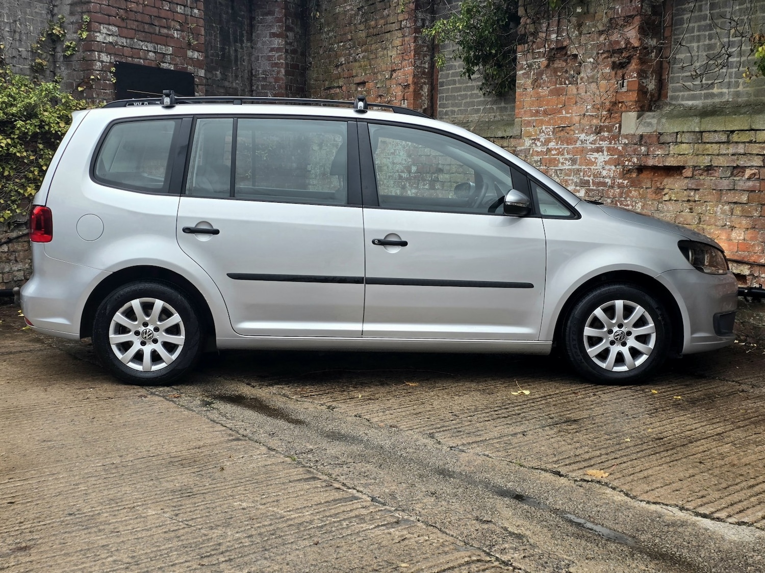 Used Volkswagen Touran 2012 for sale - 76482975: Photo 4