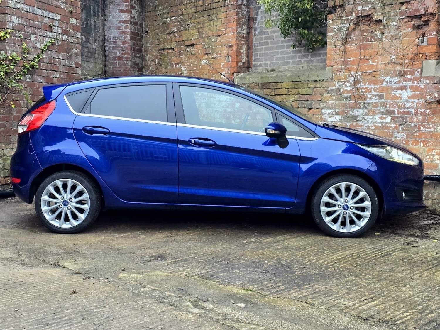 Used Ford Fiesta 2015 for sale - 76877634: Photo 4