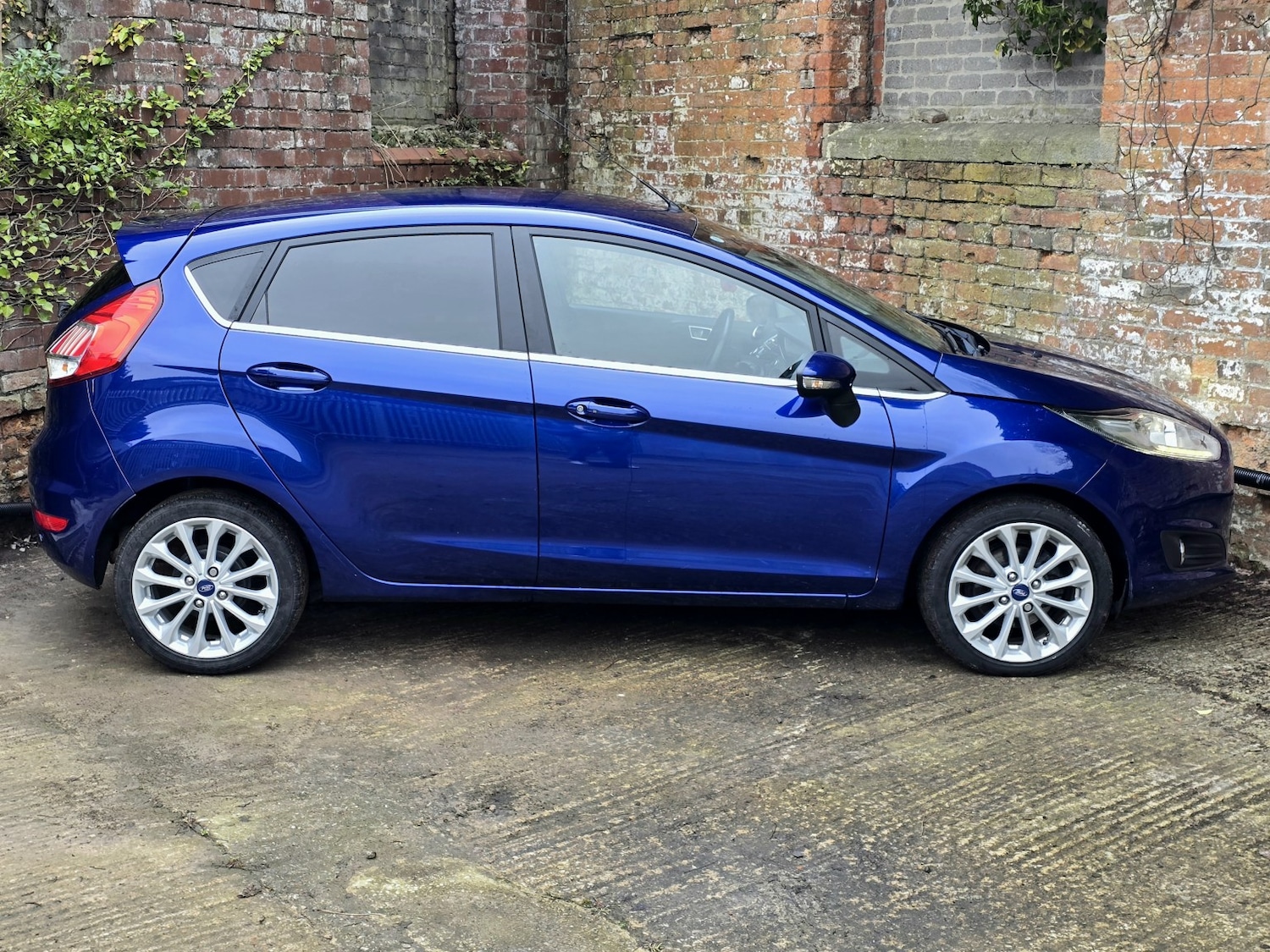 Used Ford Fiesta 2015 for sale - 76877634: Photo 5