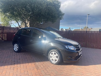 Used Dacia Sandero 2015 for sale - 75977382: Photo