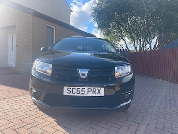 Used Dacia Sandero 2015 for sale - 75977382: Photo