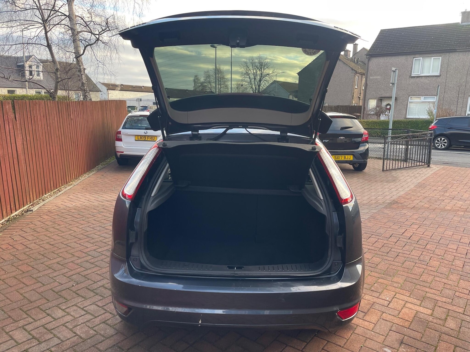 Used Ford Focus 2010 for sale - 77049954: Photo 16