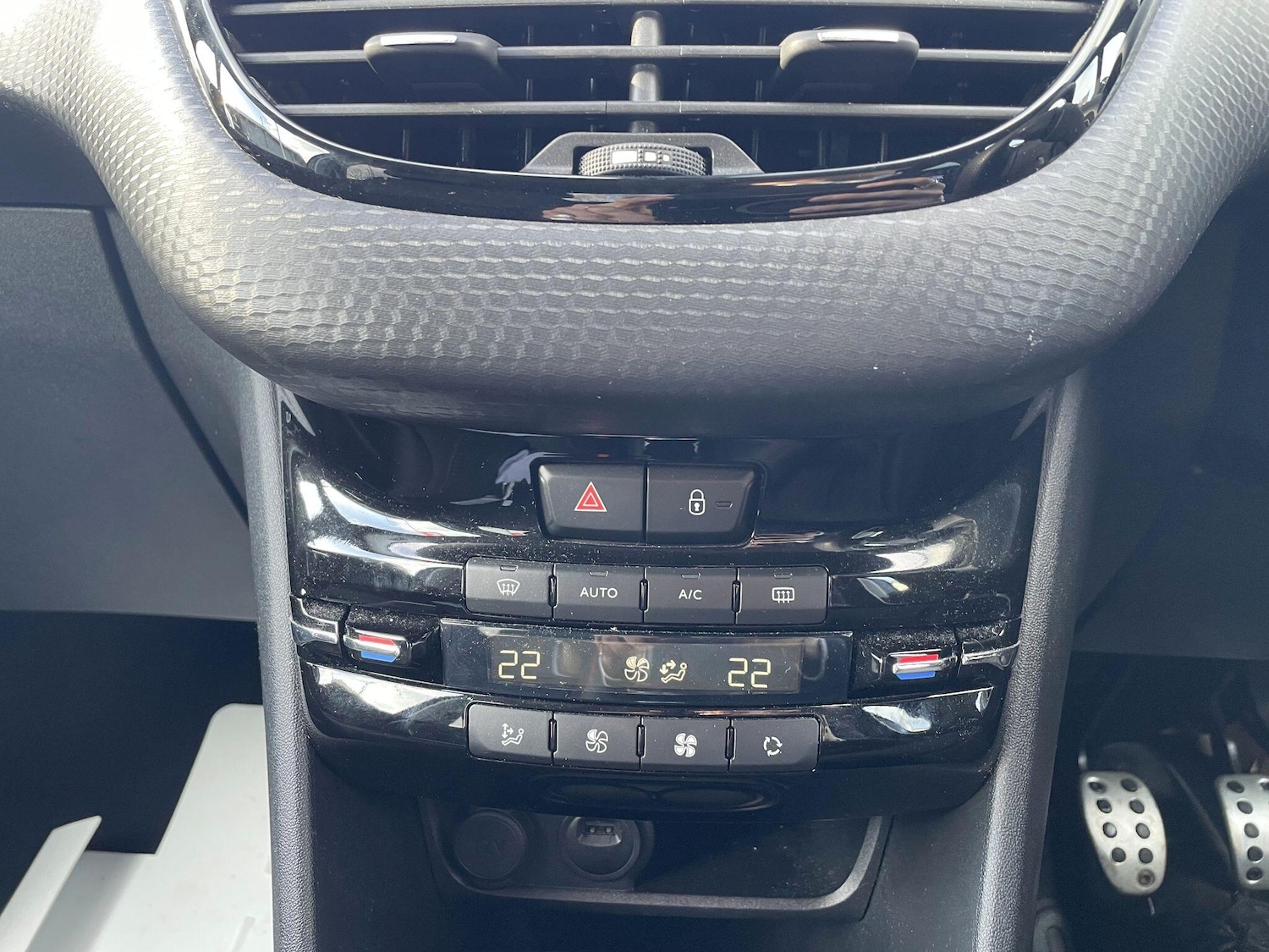 Used Peugeot 208 for sale - 77808664: Photo 22