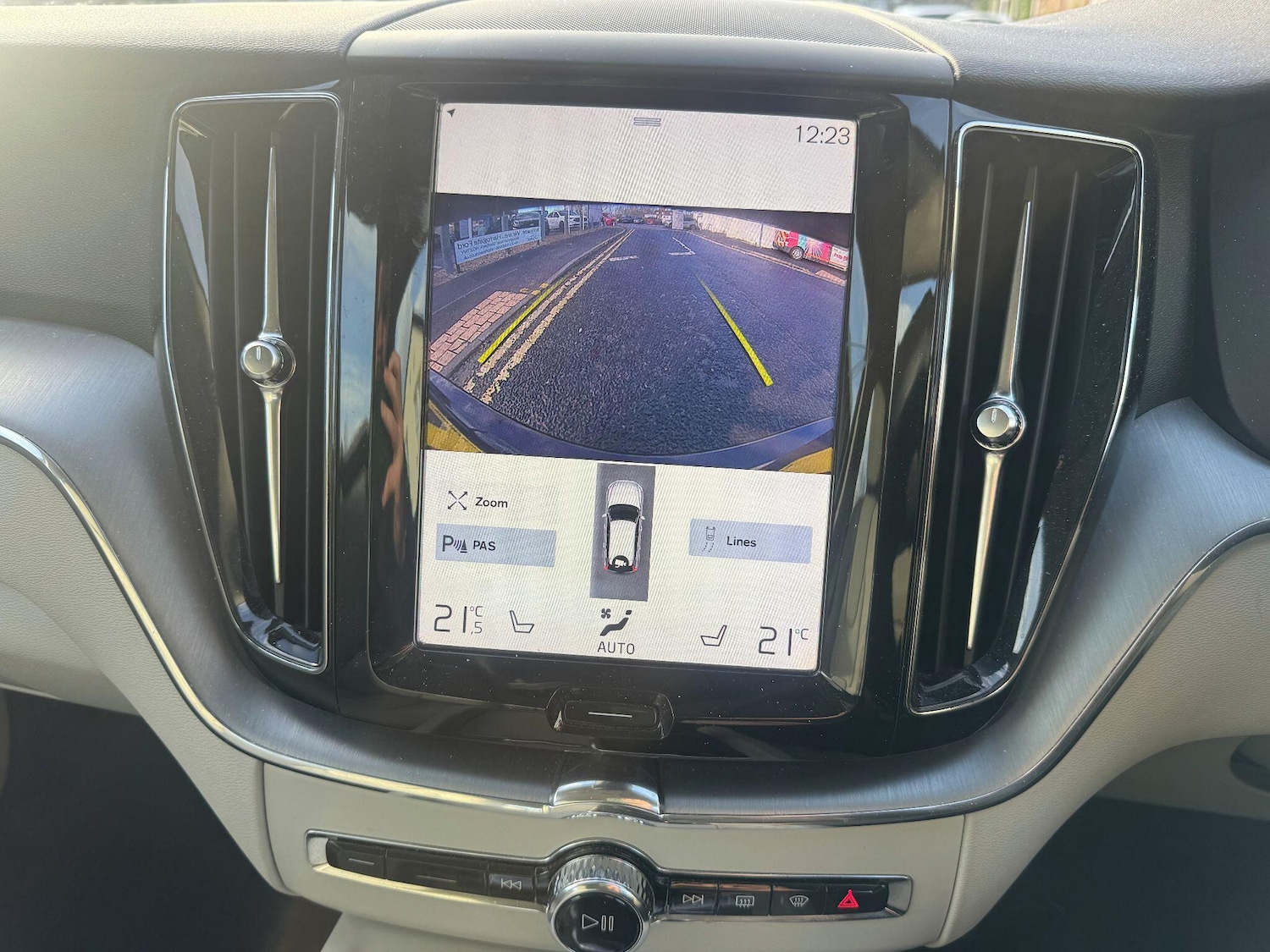 Used Volvo XC60 2018 for sale - 77067084: Photo 21