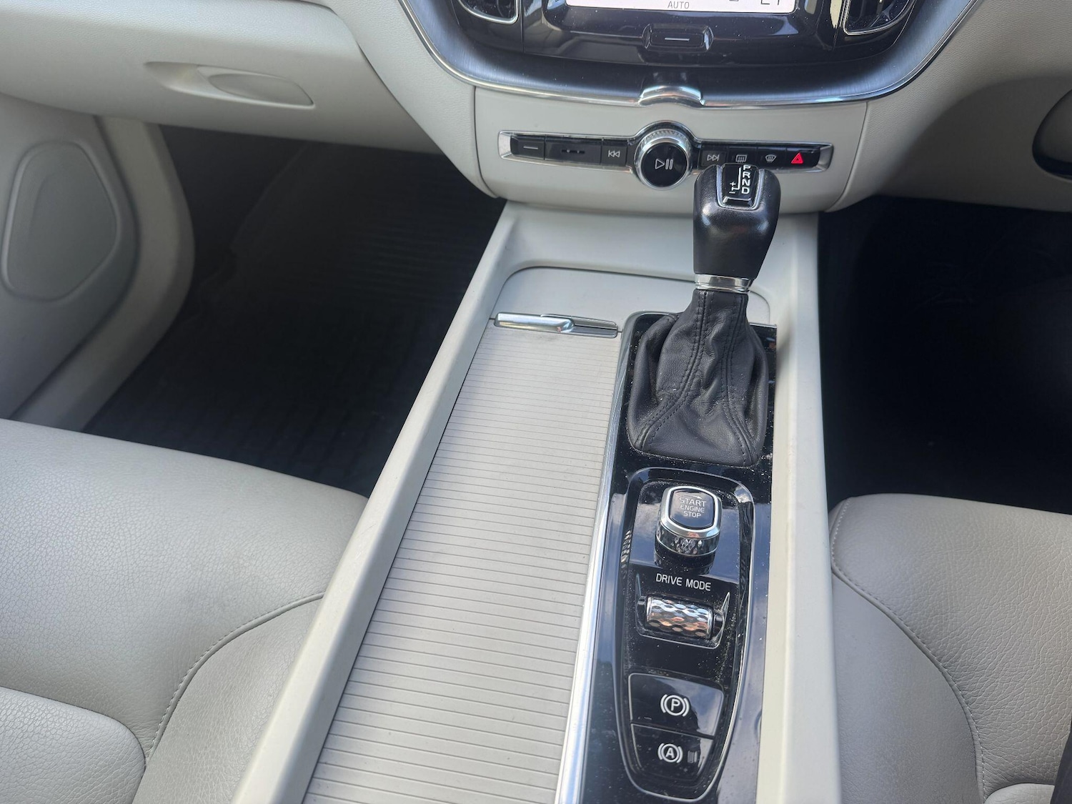 Used Volvo XC60 2018 for sale - 77067084: Photo 9