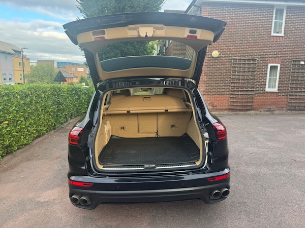 Used Porsche Cayenne 2015 for sale - 75683522: Photo 17