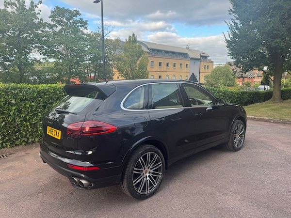 Used Porsche Cayenne 2015 for sale - 75683522: Photo 3