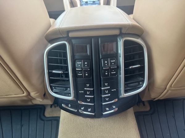 Used Porsche Cayenne 2015 for sale - 75683522: Photo 8