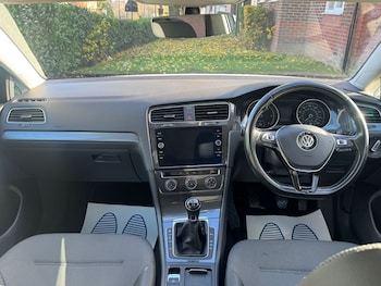 Used Volkswagen Golf 2017 for sale - 76807075: Photo
