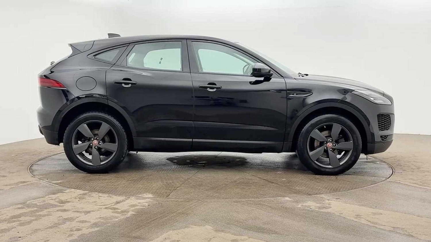 Used Jaguar E-Pace 2019 for sale - 77958044: Photo 2
